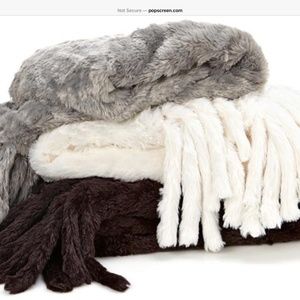 BEAUTIFUL FUR THROW BLANKET